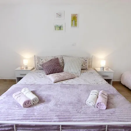 With Private Pool And Garden Retreat Vila