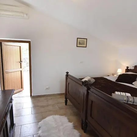 With Private Pool And Garden Retreat Vila *