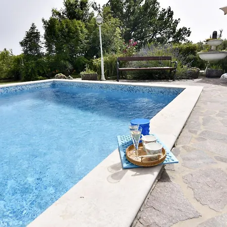 Vila With Private Pool And Garden Retreat *