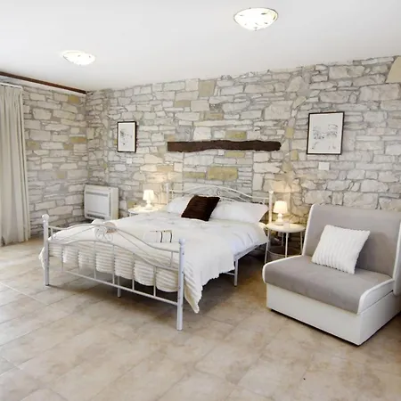 Villa With Private Pool And Garden Retreat
