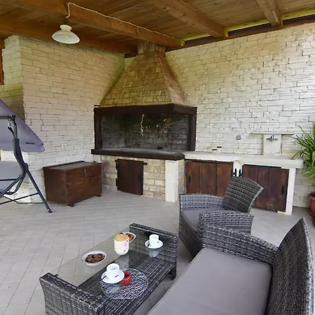 With Private Pool And Garden Retreat Villa