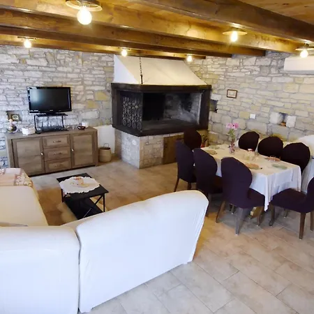 With Private Pool And Garden Retreat Grožnjan