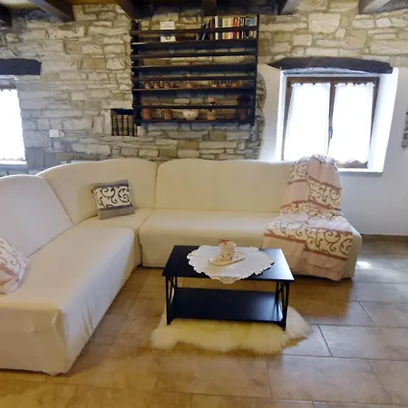 Villa With Private Pool And Garden Retreat *