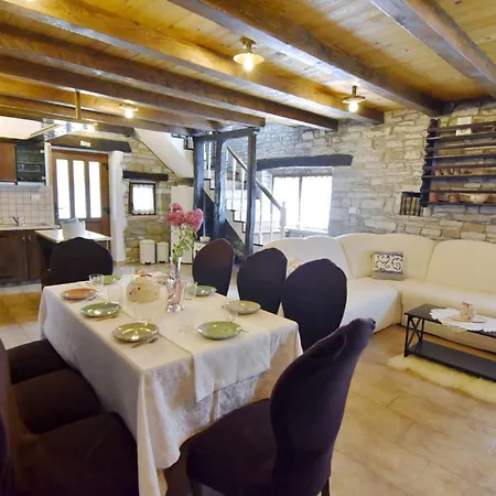 With Private Pool And Garden Retreat Grožnjan