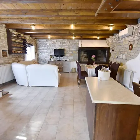 With Private Pool And Garden Retreat Grožnjan
