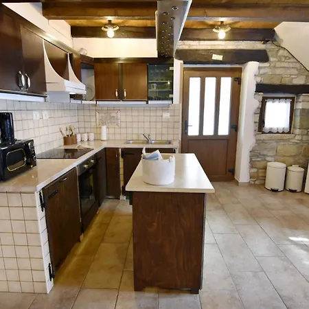 Villa With Private Pool And Garden Retreat *
