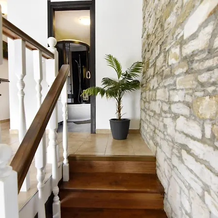 With Private Pool And Garden Retreat Villa