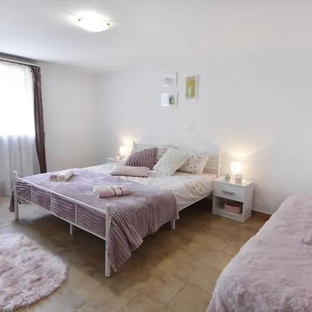 With Private Pool And Garden Retreat *