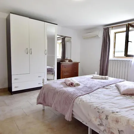 With Private Pool And Garden Retreat Villa