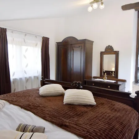 With Private Pool And Garden Retreat Grožnjan