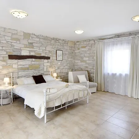 With Private Pool And Garden Retreat Villa *