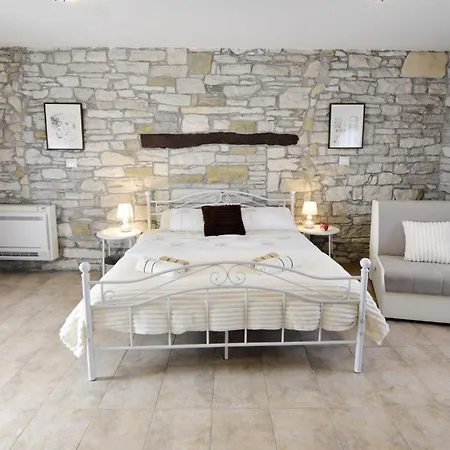 Villa With Private Pool And Garden Retreat