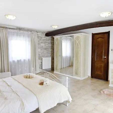 With Private Pool And Garden Retreat Villa *