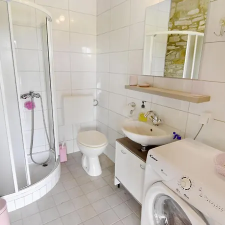 With Private Pool And Garden Retreat * Grožnjan