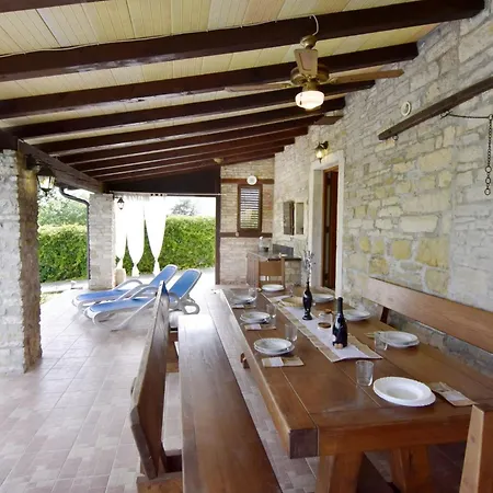 Villa With Private Pool And Garden Retreat *