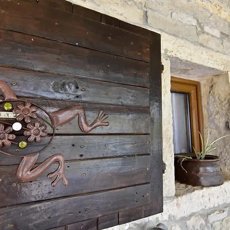 With Private Pool And Garden Retreat Grožnjan