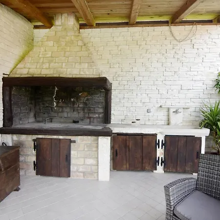 Villa With Private Pool And Garden Retreat