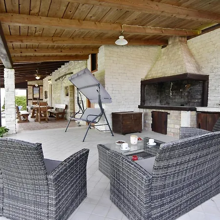 Villa With Private Pool And Garden Retreat