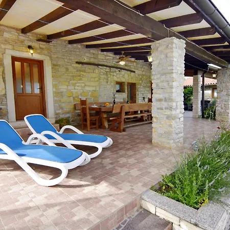 Villa With Private Pool And Garden Retreat *