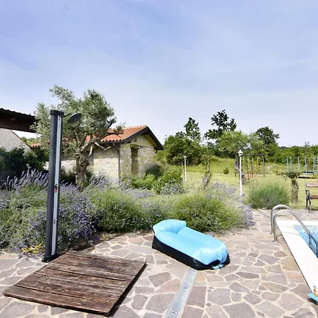 With Private Pool And Garden Retreat Grožnjan