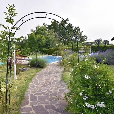 Villa With Private Pool And Garden Retreat *